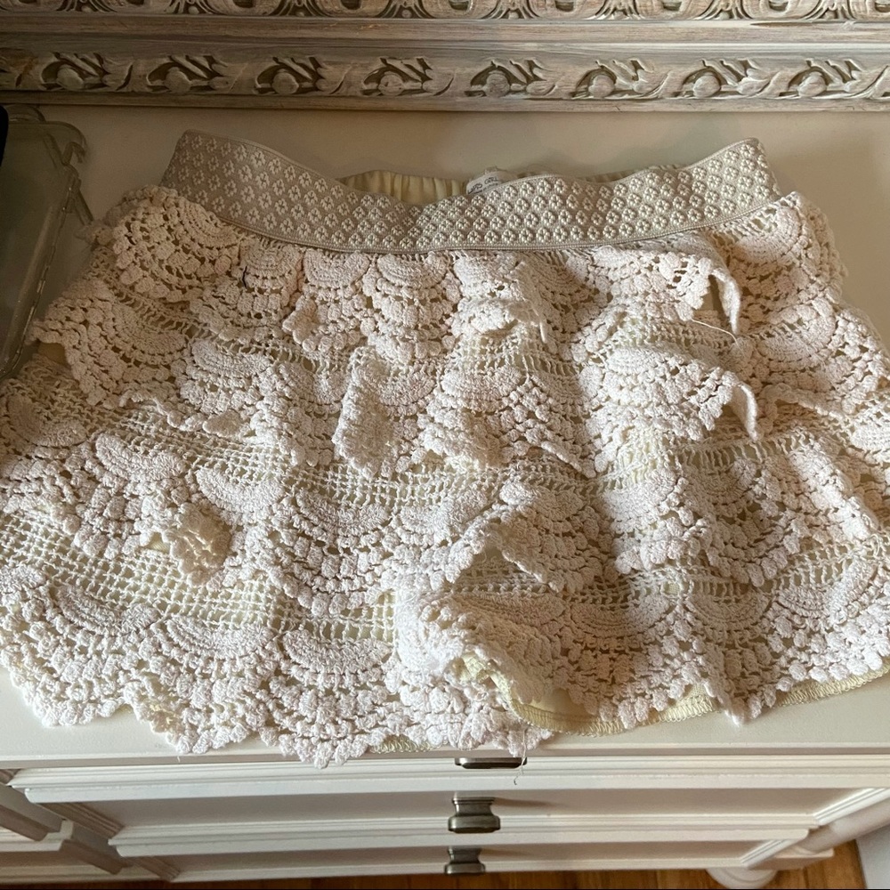 GIRLS SIZE 10 SHORTS